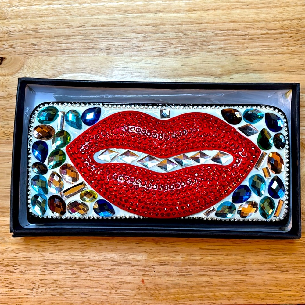 Rhinestone Lip Clutch 💋